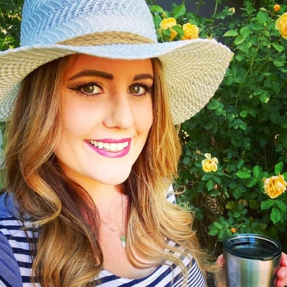 Meet your Posher, Kelly - Picture 1 of 3